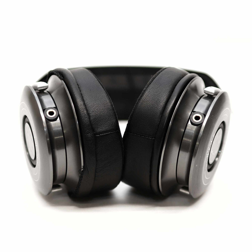 Spirit Torino Radiante Closed-Back (Pre-Owned) headphones with black ear pads and retro minimal design on white background