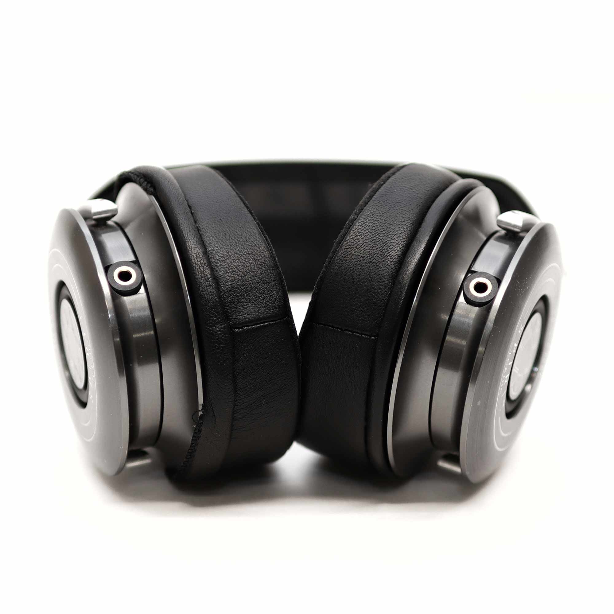 Spirit Torino Radiante Closed-Back (Pre-Owned) headphones with black ear pads and retro minimal design on white background