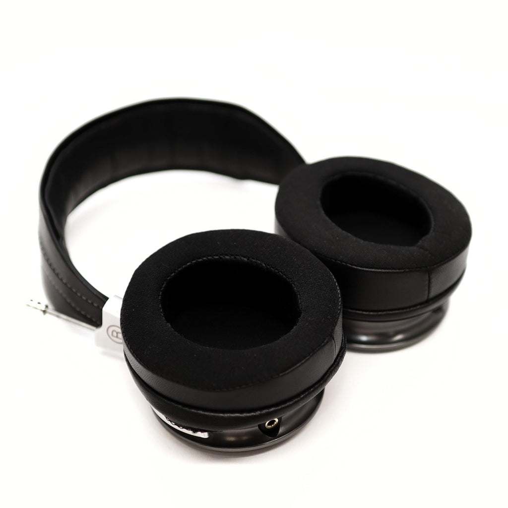 Spirit Torino Radiante Closed-Back (Pre-Owned) headphones with black ear pads and padded headband on white background